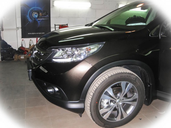 Honda CRV установка Pandora DXL 4400 и электромеханического замка капота